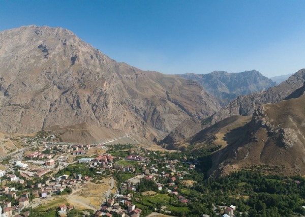 YILLAR SONRA HAKKARİ KÜLTÜR SANATLA BULUŞUYOR